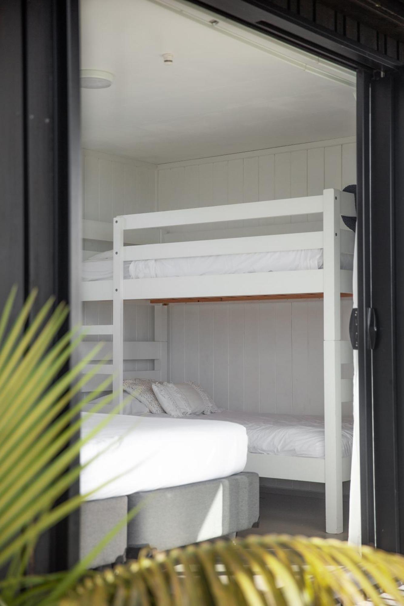Hotel Aotearoa Surf Eco Pods Te Arai Zewnętrze zdjęcie